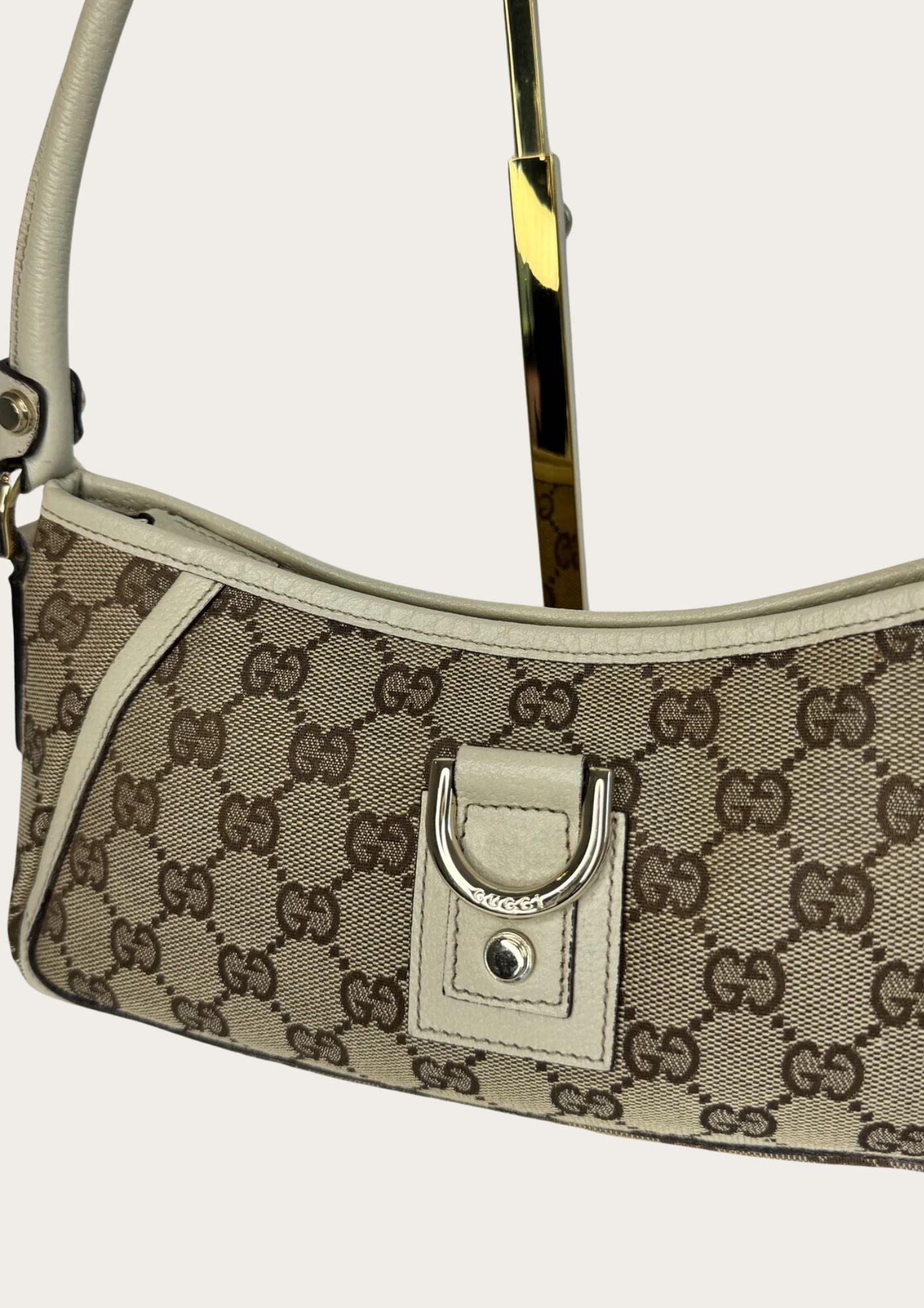 Gucci Abbey D-ring shoulder bag side