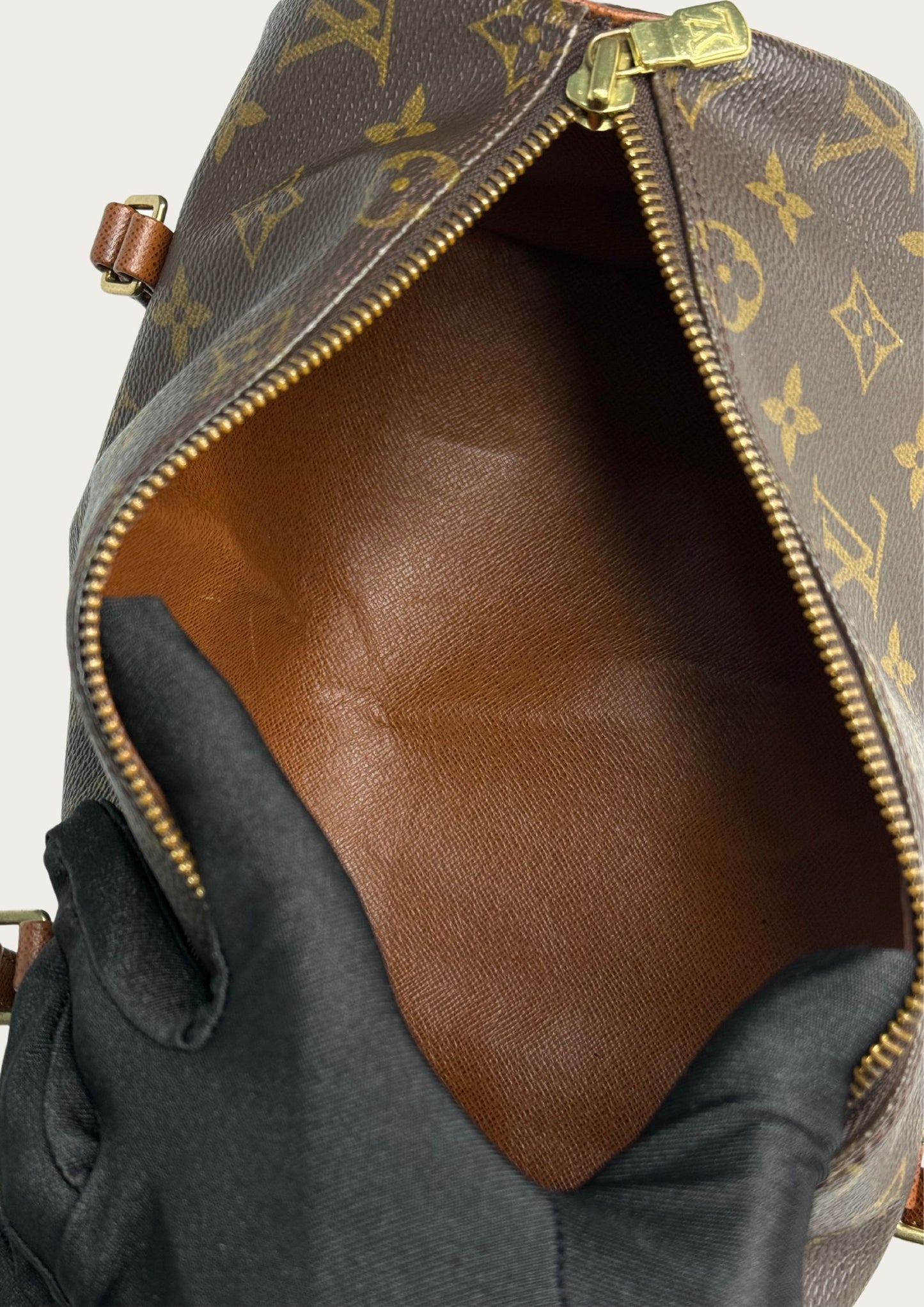 Inside of Vintage Louis Vuitton Papillon 26 in monogram leather, authentic.