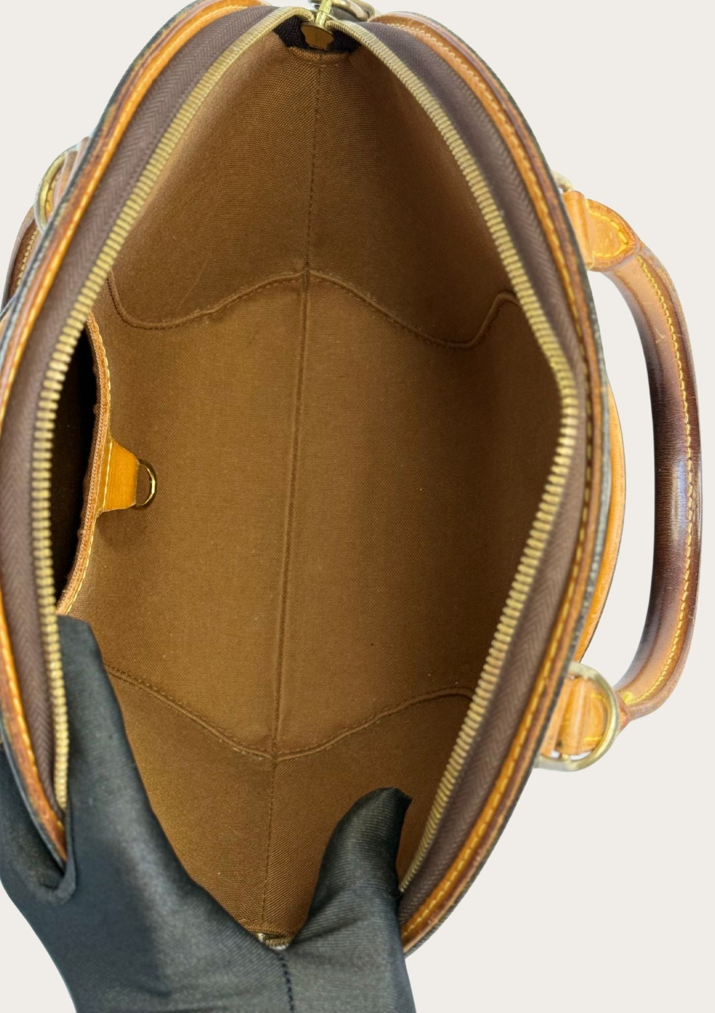 Vintage Louis Vuitton Ellipse PM in monogram leather with padlock, authentic