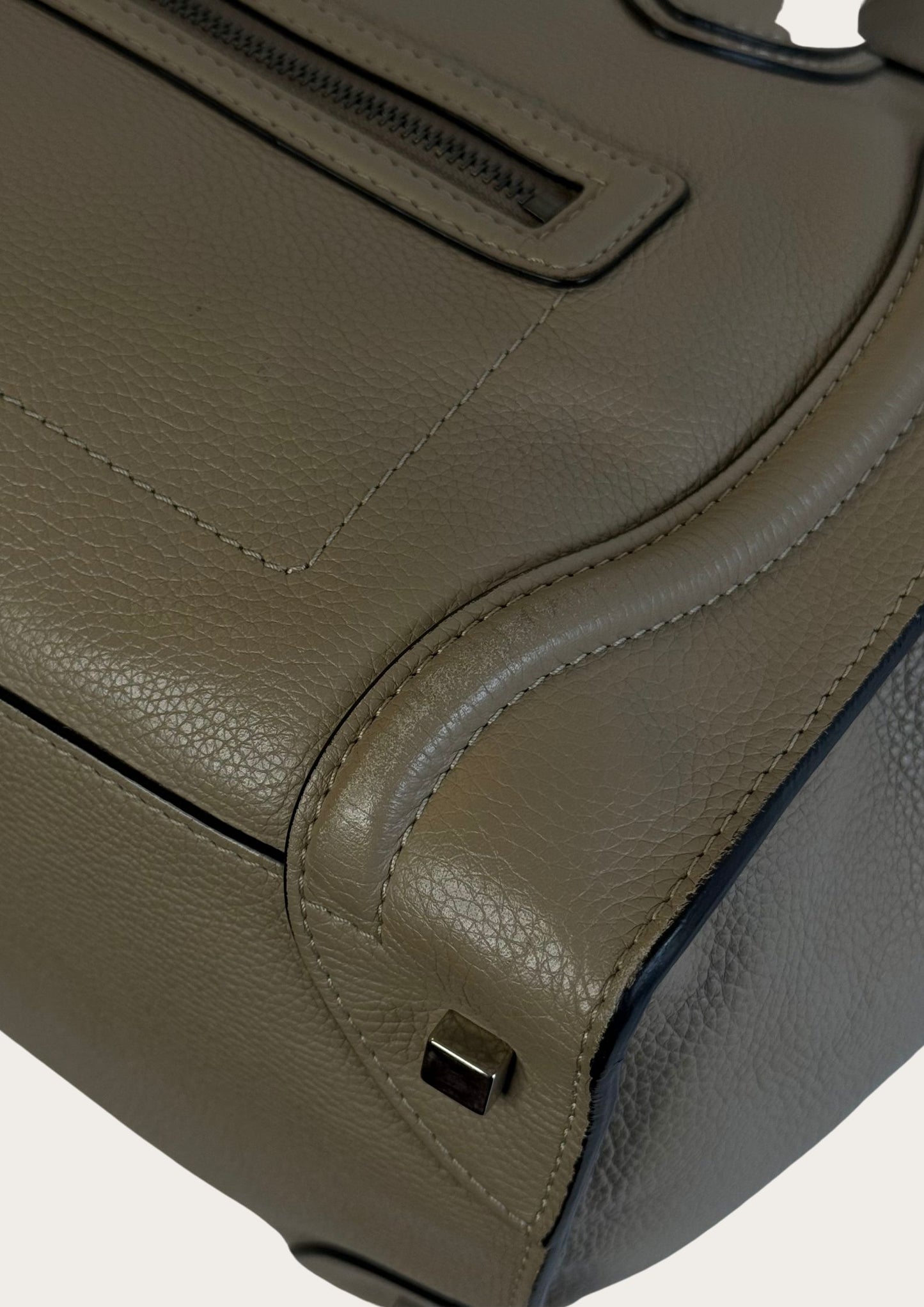 Corner of Celine mini luggage bag in beige leather, classic and authentic