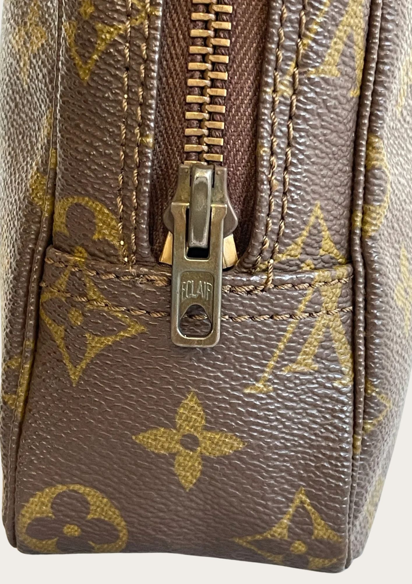 Louis Vuitton Trousse de Toilette 23, vintage and authentic. detail photo