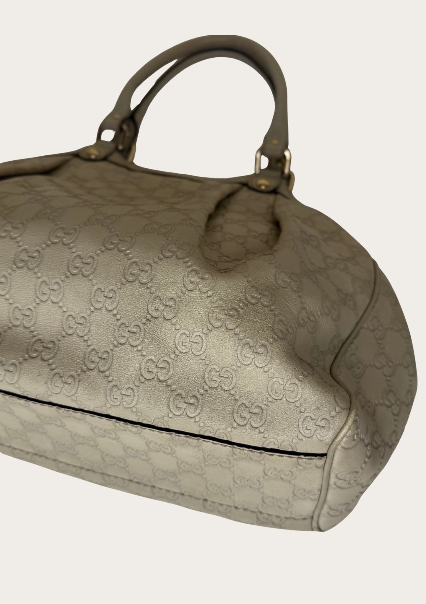 Authentic Gucci Sukey medium bag in beige Guccissima leather