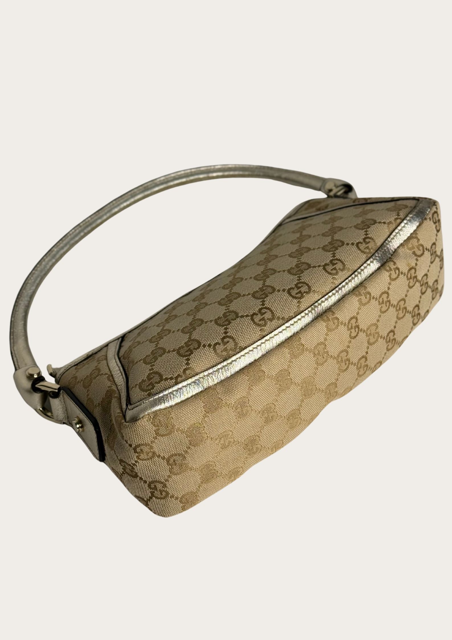 Gucci GG Abbey D-ring shoulder bag – RandR Vintage Gucci GG Abbey D-ring shoulder bag – RandR Vintage