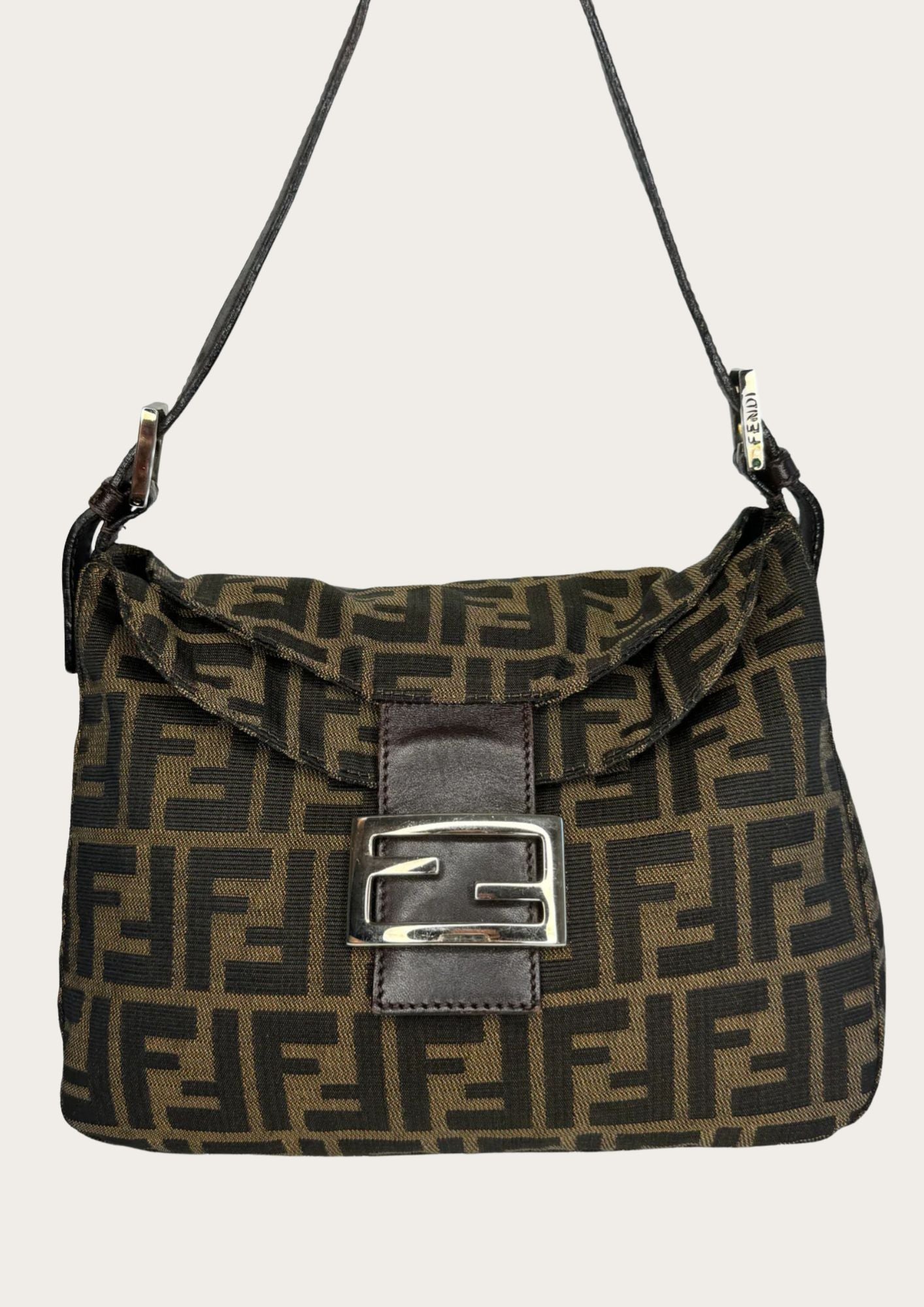 Pre-owned Fendi Mamma Baguette in Zucca pattern, very good condition. Front