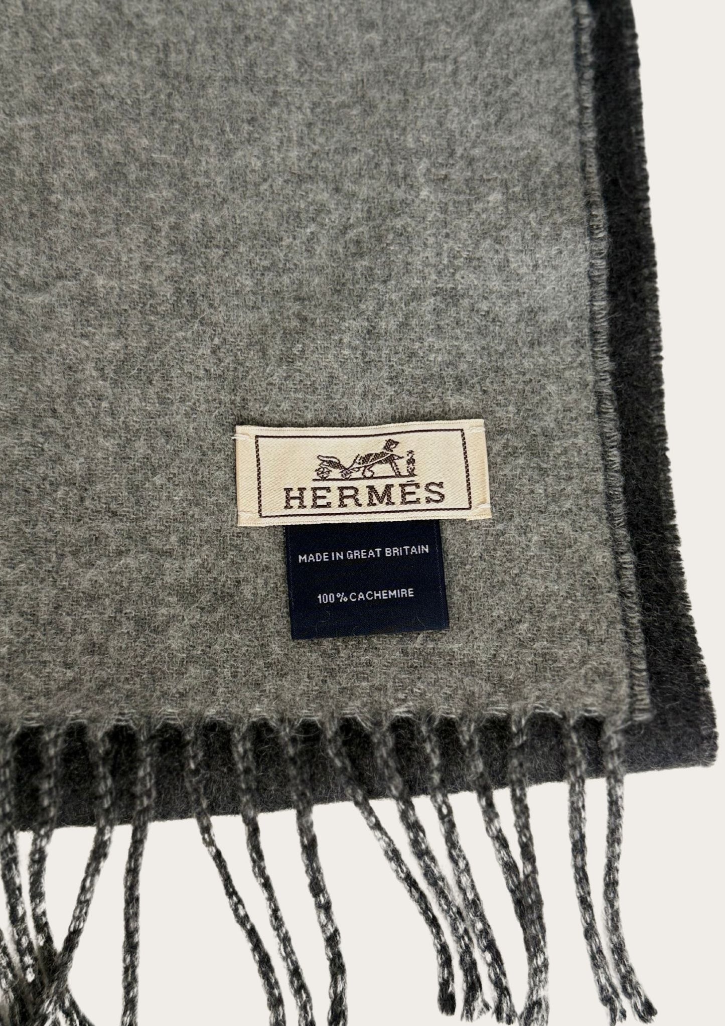 Authentic grey Hermès Cashmere scarf with case