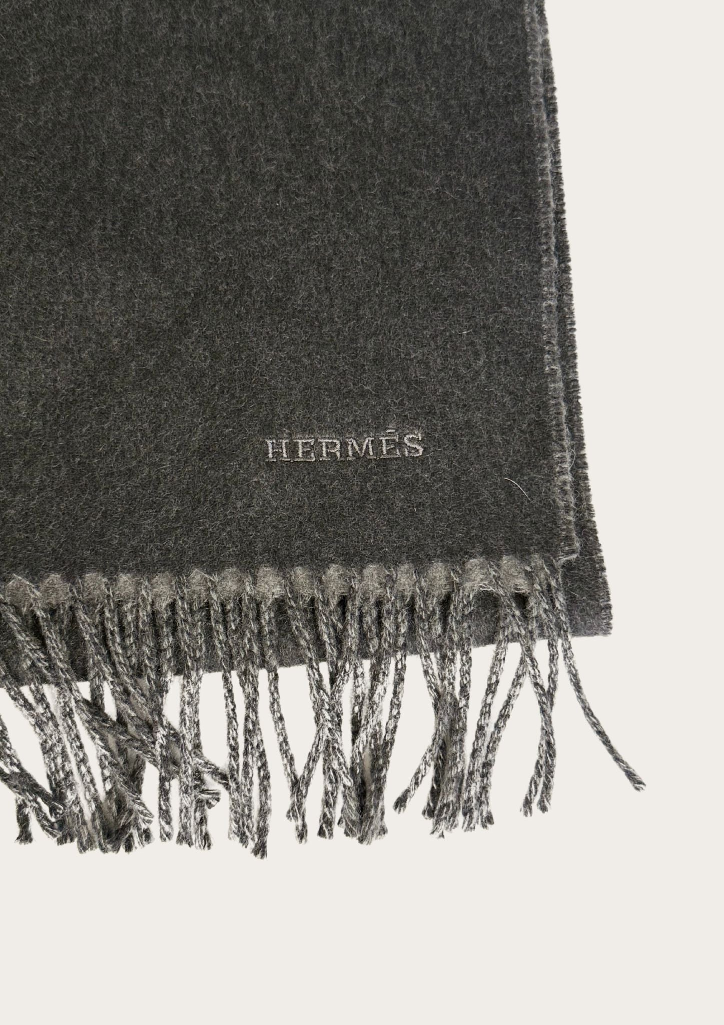 Authentic grey Hermès Cashmere scarf with case