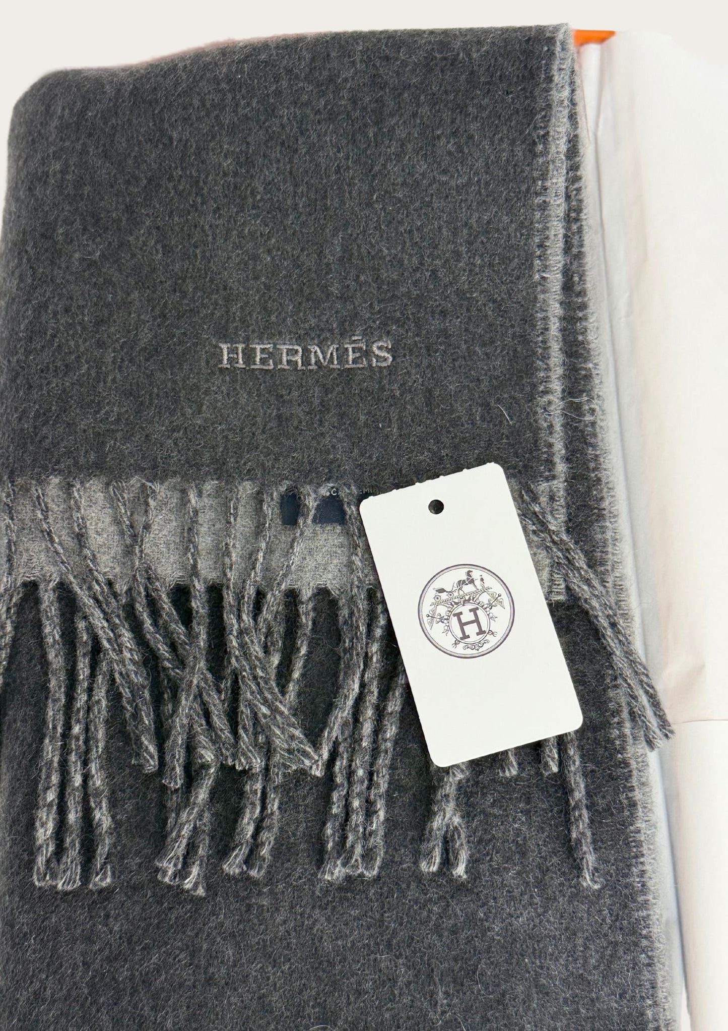 Authentic grey Hermès Cashmere scarf with case