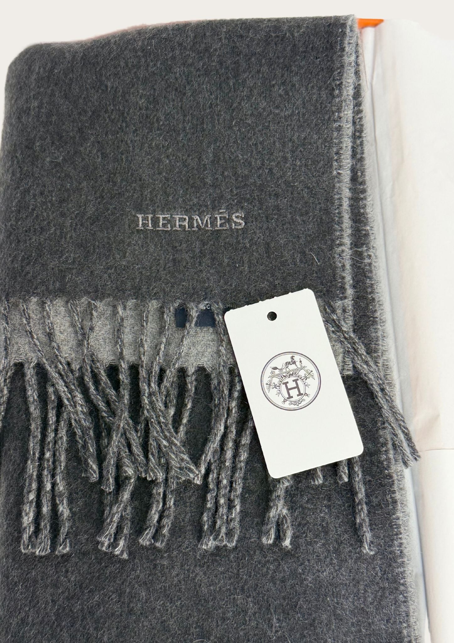 Authentic grey Hermès Cashmere scarf with case