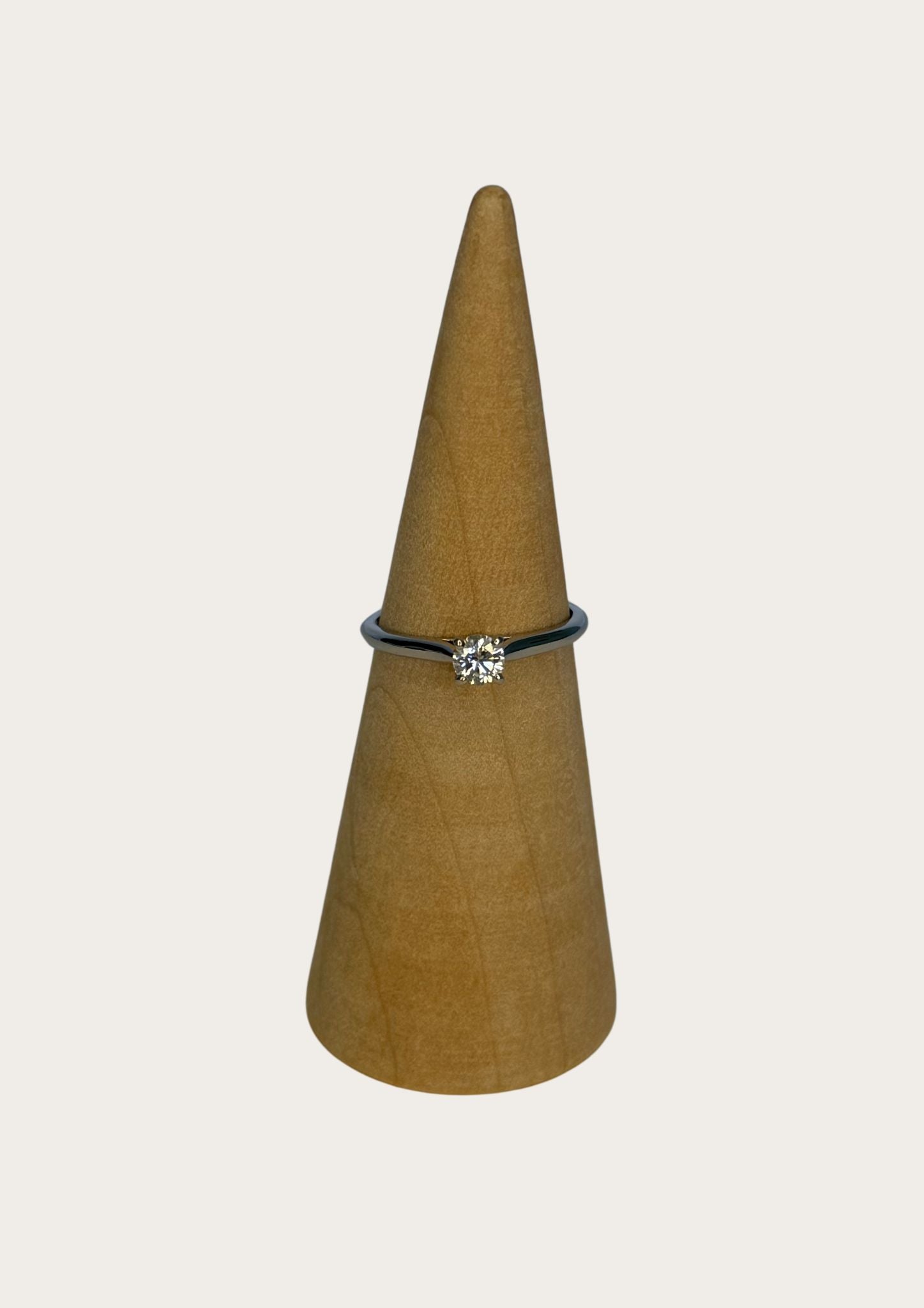 Authentic Cartier Solitaire 1895 diamond ring in platinum with case and certificate.