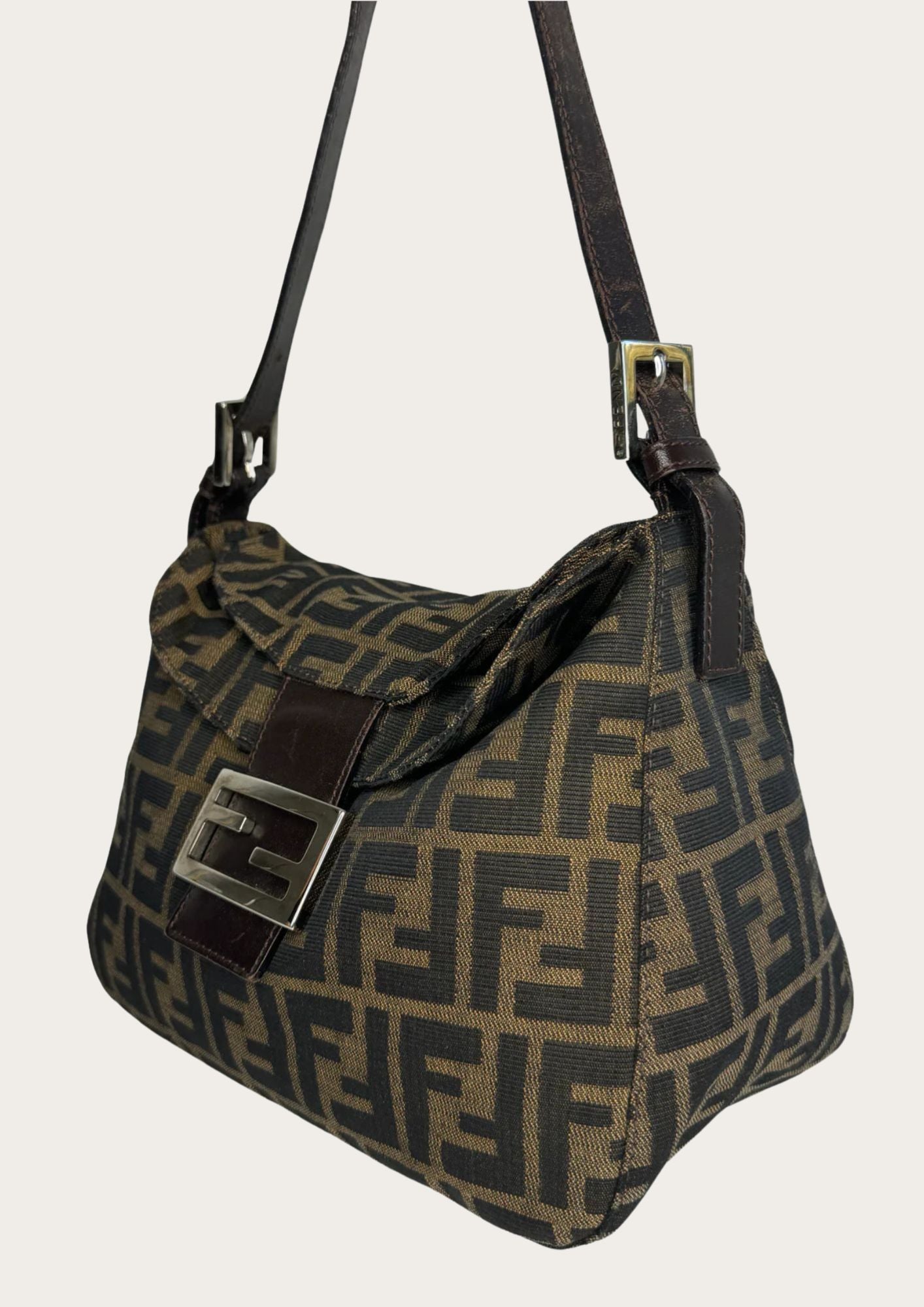 Pre-owned Fendi Mamma Baguette in Zucca pattern, very good condition. Side