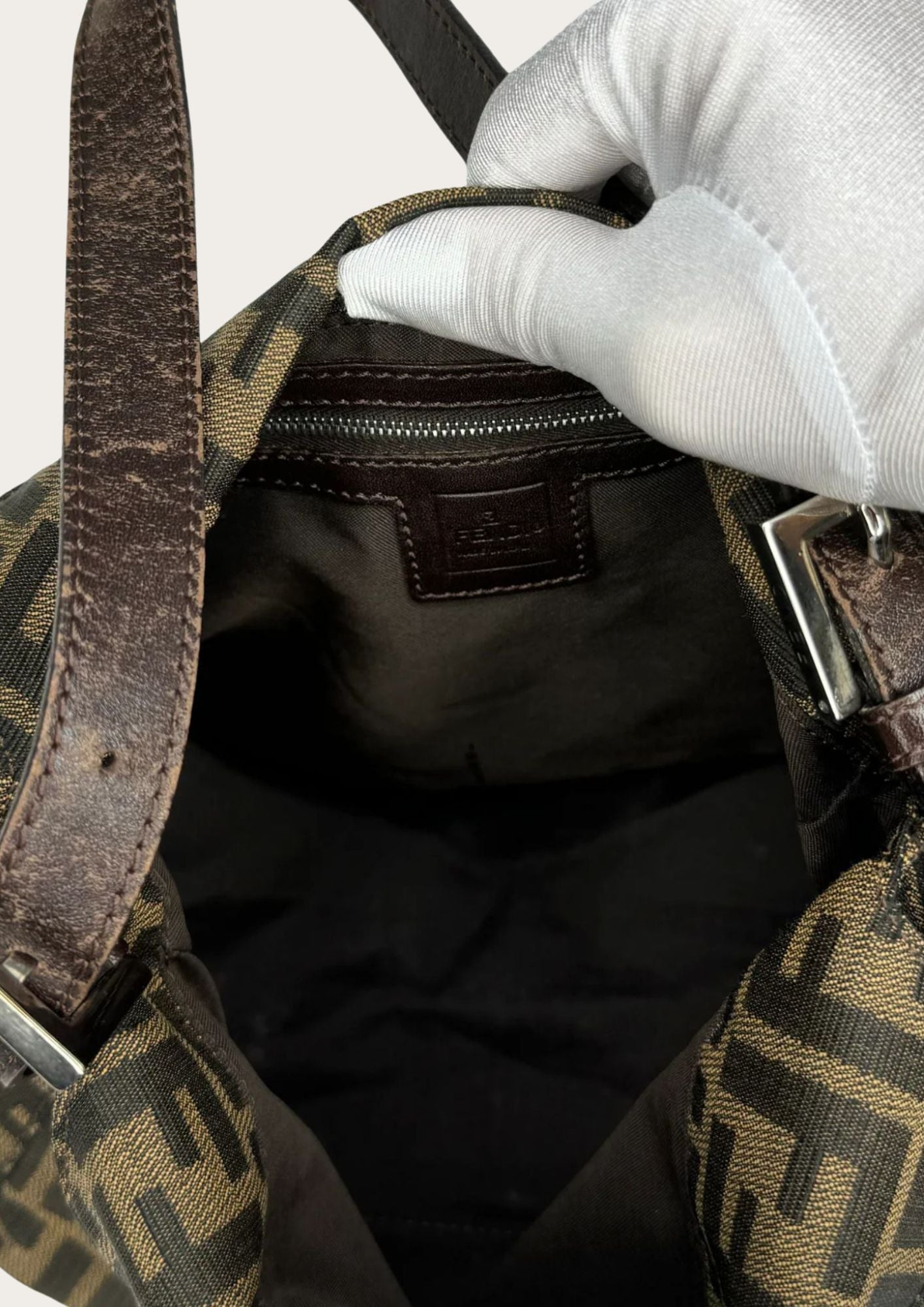 Pre-owned Fendi Mamma Baguette in Zucca pattern, very good condition. Interior