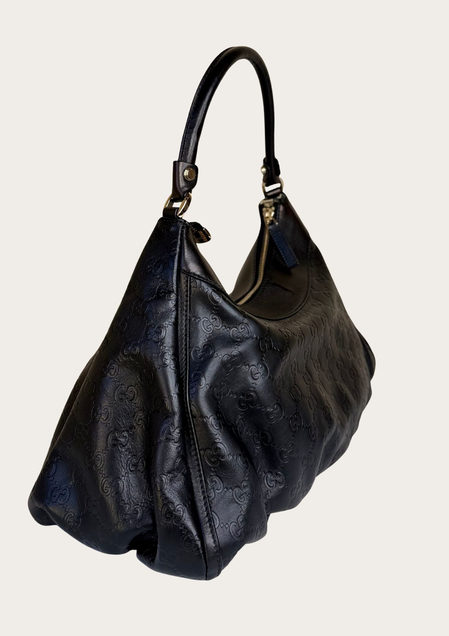 Authentic vintage Gucci Abbey D-ring Hobo shoulder bag in Guccissima leather