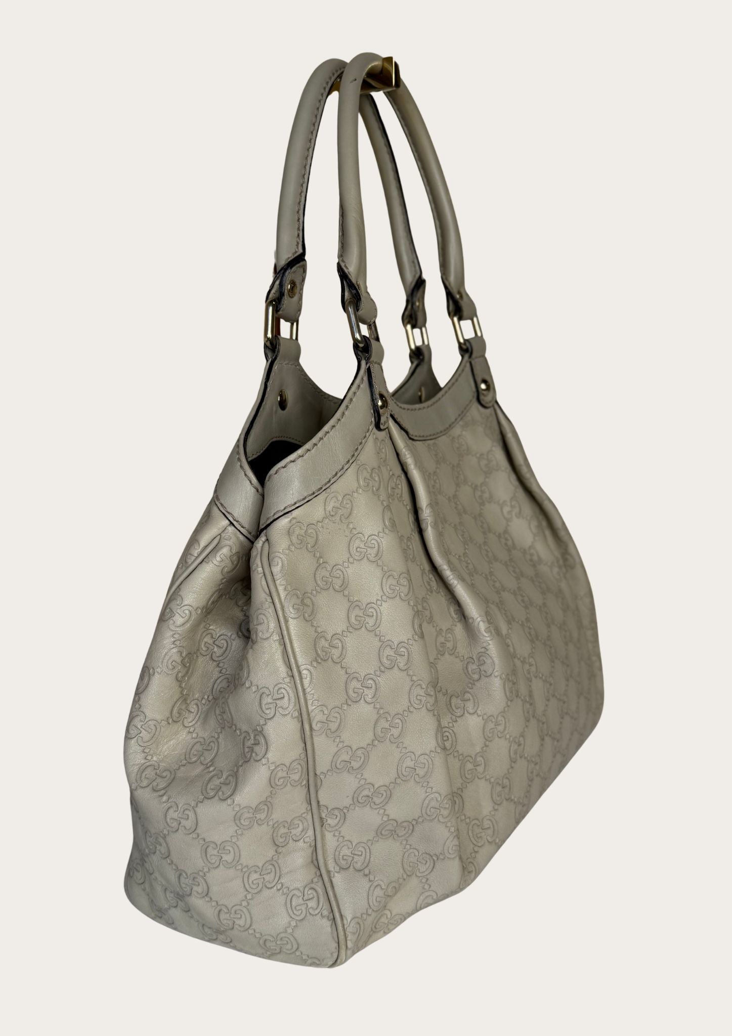 Authentic Gucci Sukey medium bag in beige Guccissima leather