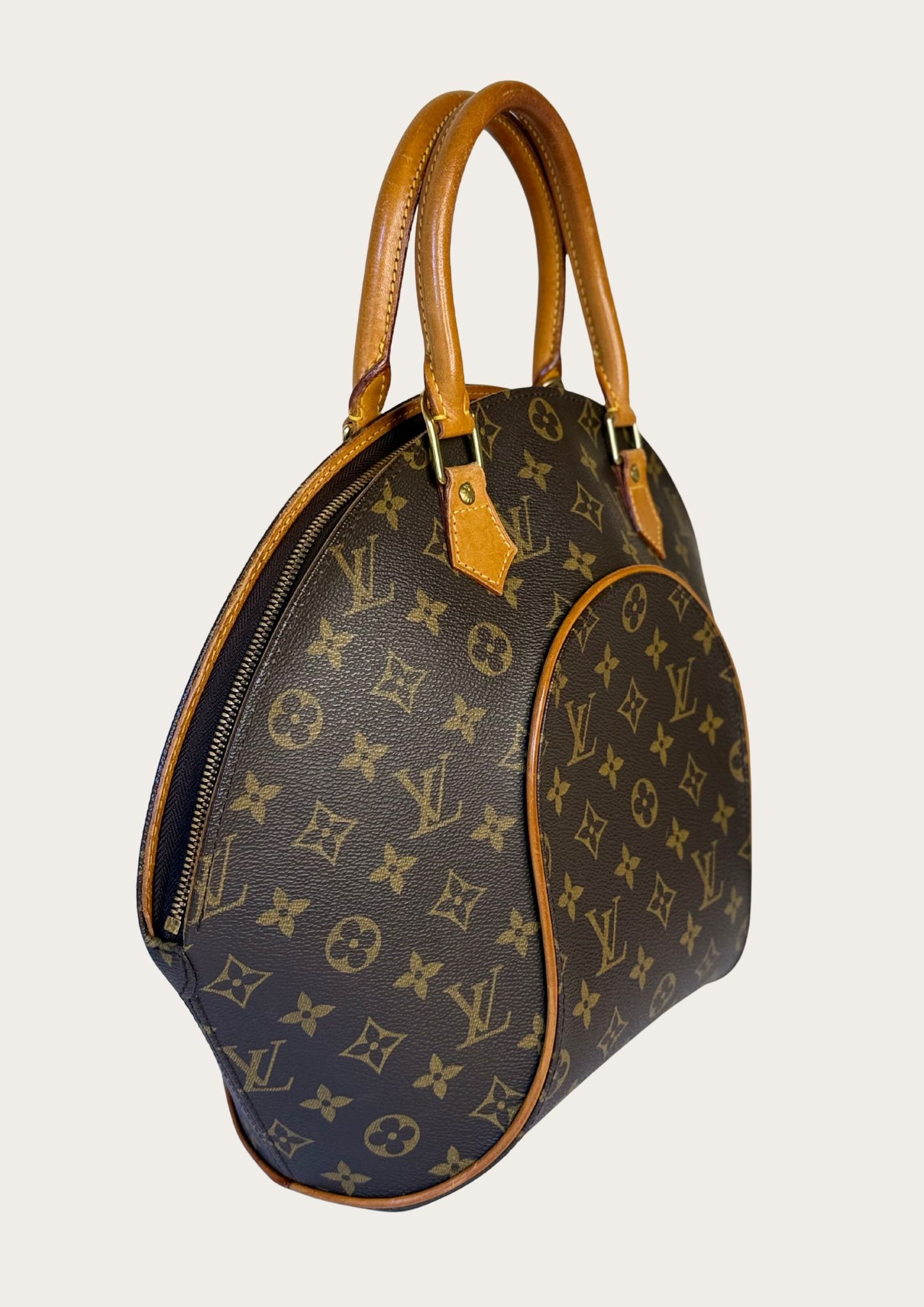 Vintage and authentic Louis Vuitton Ellipse MM handbag