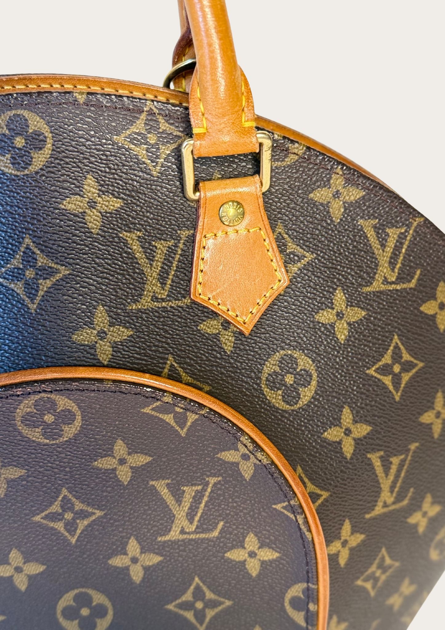 Vintage and authentic Louis Vuitton Ellipse MM handbag