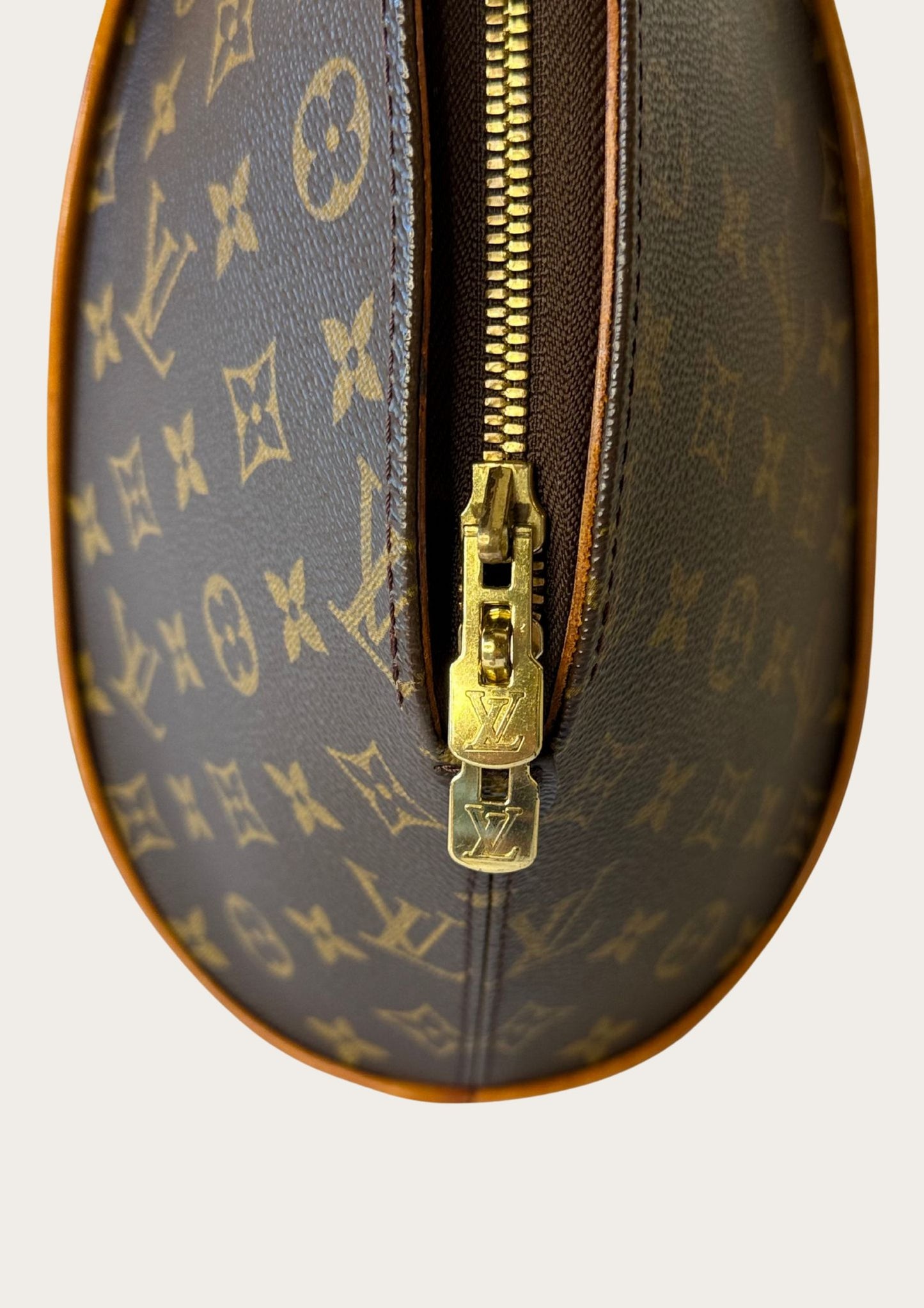 Vintage and authentic Louis Vuitton Ellipse MM handbag