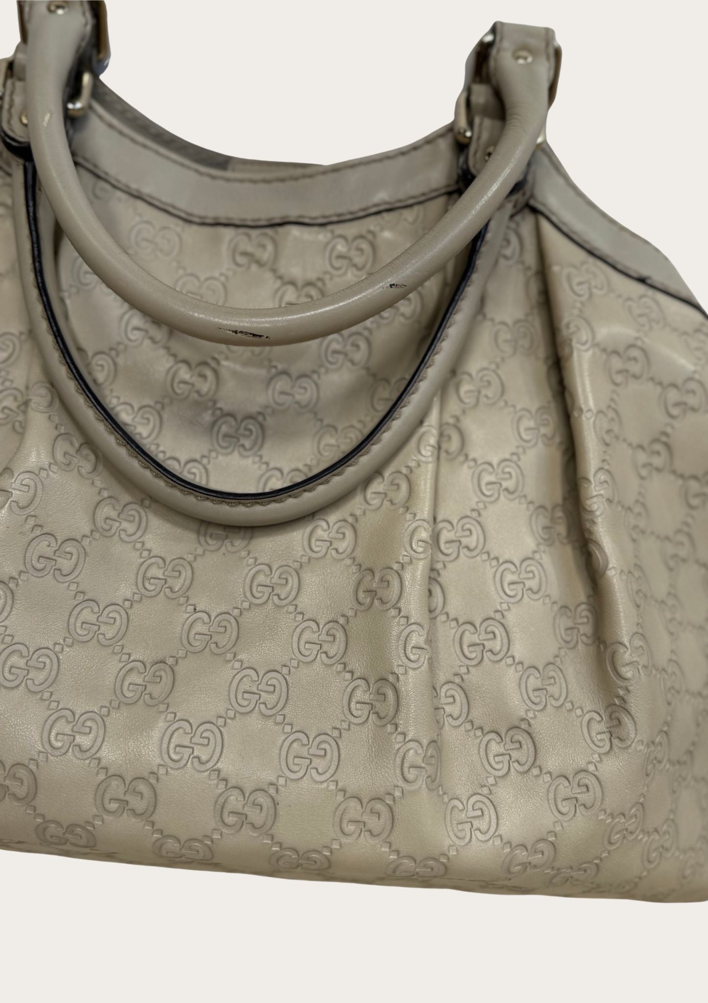 Authentic Gucci Sukey medium bag in beige Guccissima leather