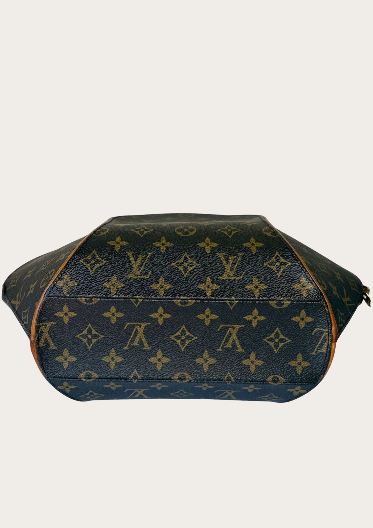 Vintage and authentic Louis Vuitton Ellipse MM handbag