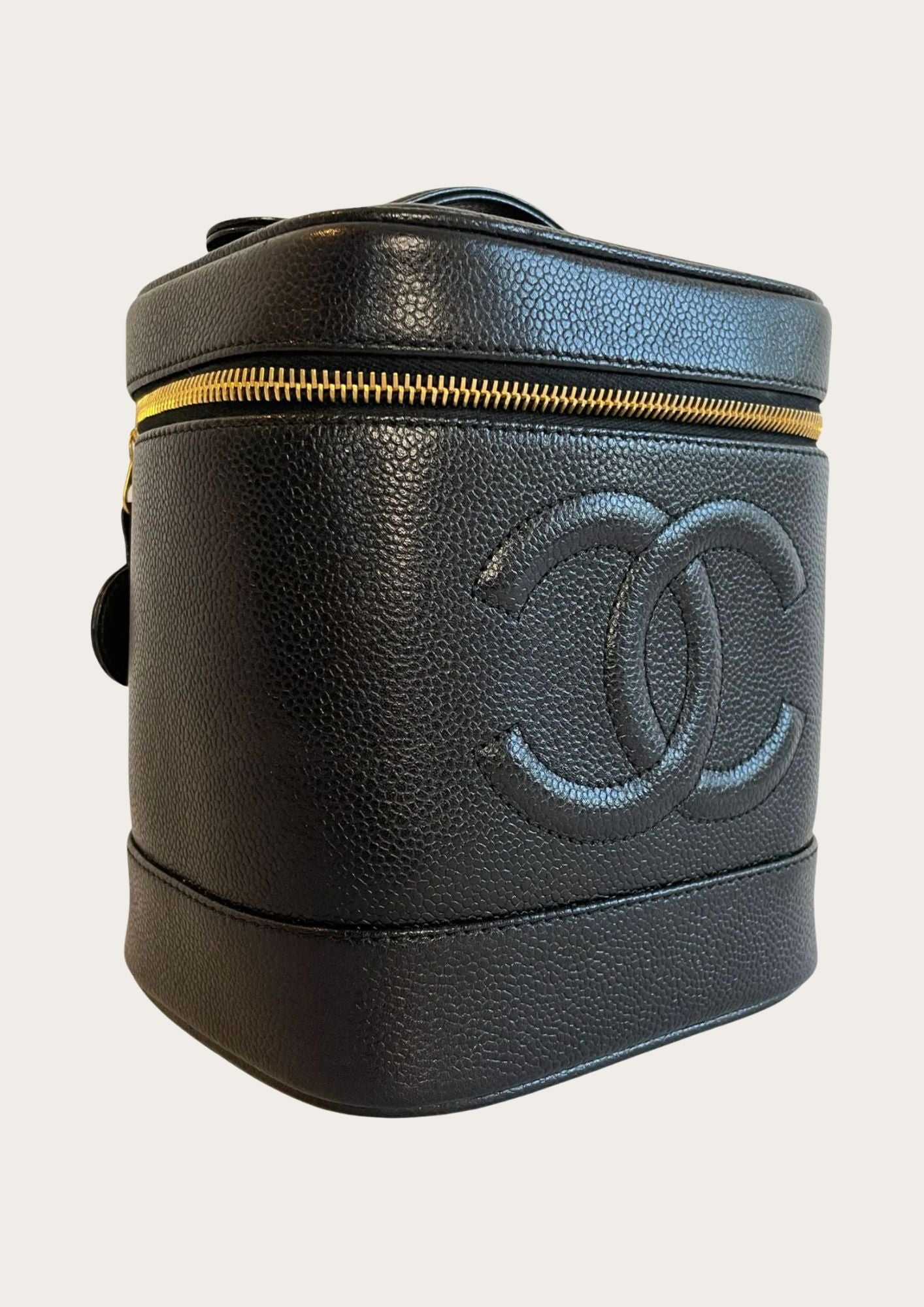 Authentic Chanel CC Caviar Vanity case in black Caviar leather 