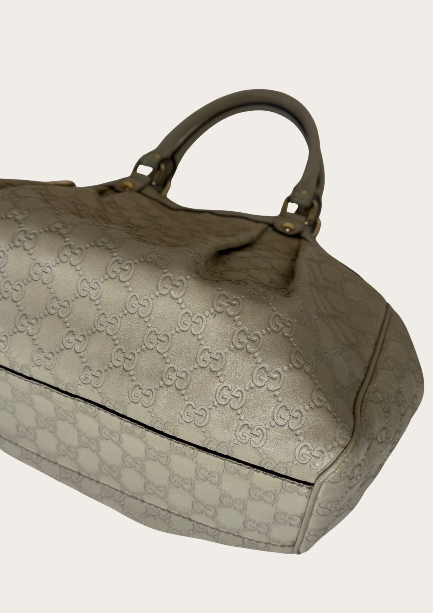 Authentic Gucci Sukey medium bag in beige Guccissima leather