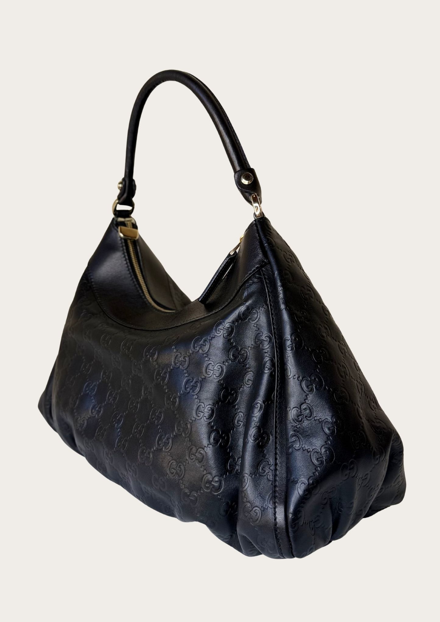 Authentic vintage Gucci Abbey D-ring Hobo shoulder bag in Guccissima leather